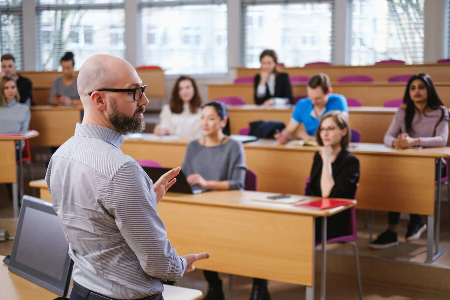 Quelle école de management à Paris choisir pour booster votre carrière ?