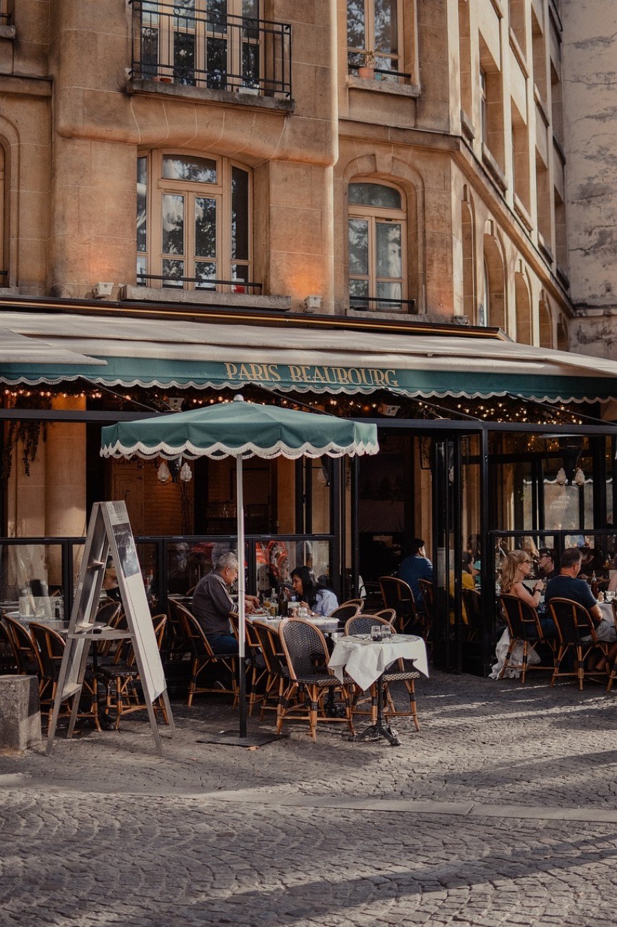 Découvrez le menu de l'Avenue Paris : un voyage culinaire en plein c?ur de la capitale