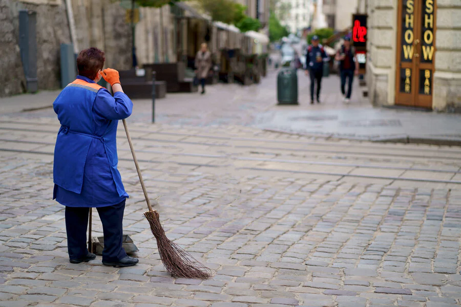 Comment Paris maintient-elle sa propreté urbaine ?