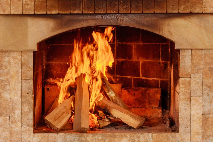 Quelles sont les règles à respecter pour allumer un feu de cheminée à Paris ?